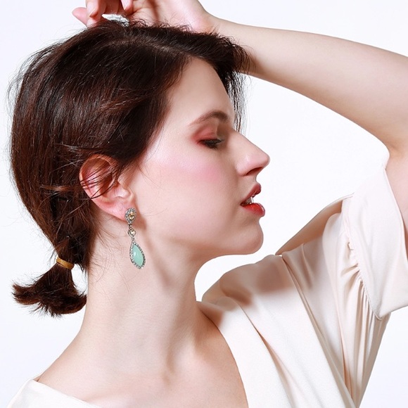 💍Beautiful Resin Dangle Earrings - Picture 4 of 4